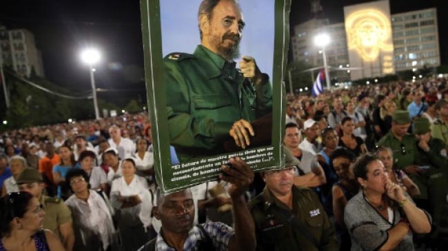 خداحافظی با رهبر انقلاب کیوبا با فریاد «زند‌ه‌ باد فیدل»